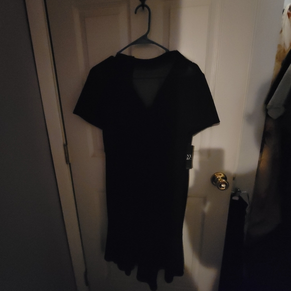 Dress - Picture 3 of 4